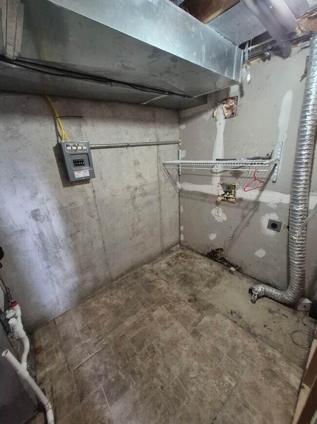 Building Photo - 2258 Antoinette Way