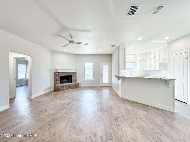 Building Photo - 1108 N Gardner Ave