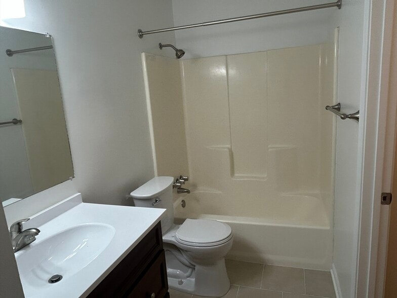 Building Photo - 5538 Summer Ln