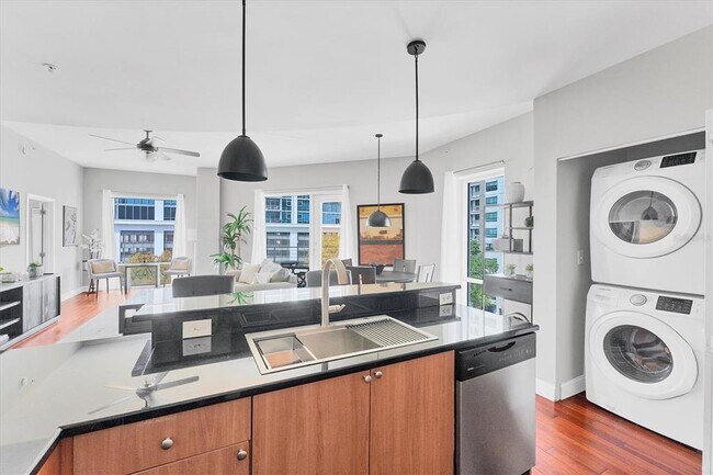 Building Photo - 525 E Jackson St