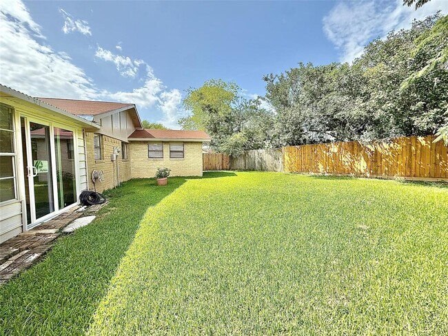 Building Photo - 7111 El Sereno Dr