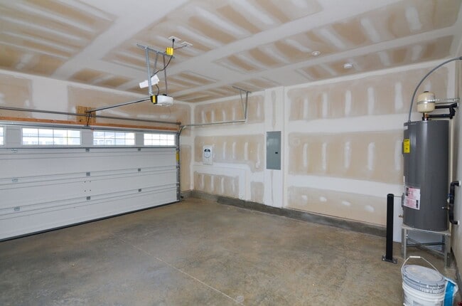 Building Photo - Stunner in Harvest Point