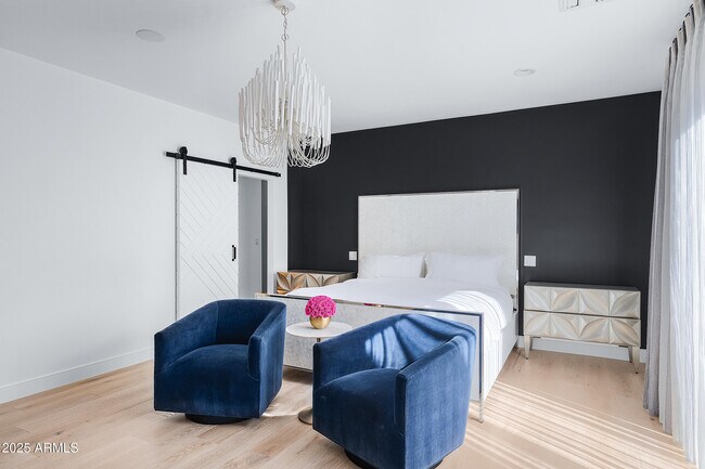 Building Photo - 5841 N Echo Canyon Cir