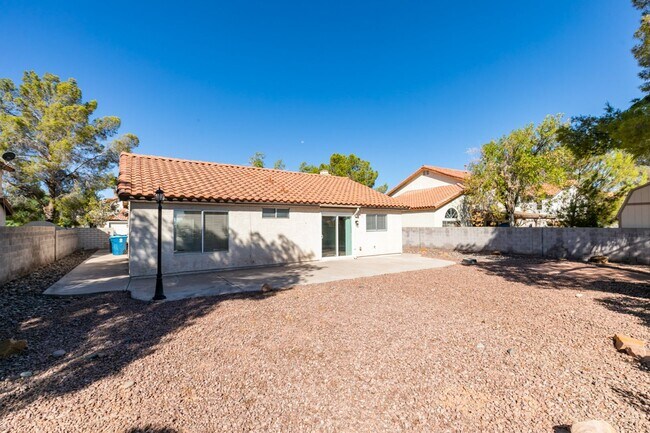 Building Photo - 8392 Gresham Dr