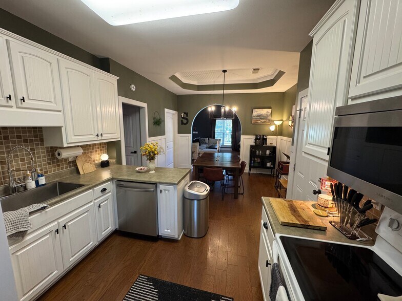 Building Photo - 2916 Cameo Way