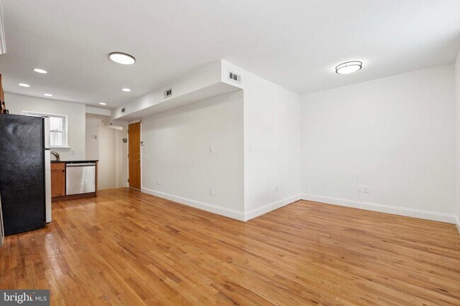 Building Photo - 1538 Christian St