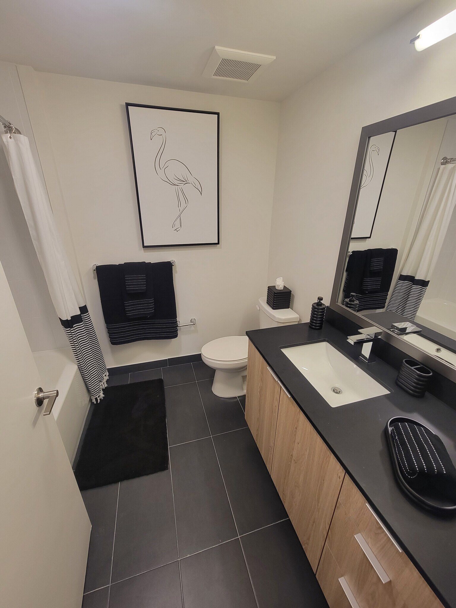 Building Photo - 923 E 28th St