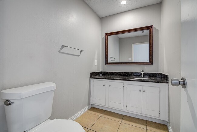 Building Photo - 5825 W Tidwell Rd