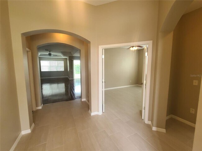 Building Photo - 898 Moses Loop