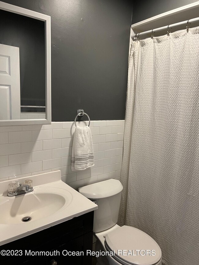 Building Photo - 304 4th Ave