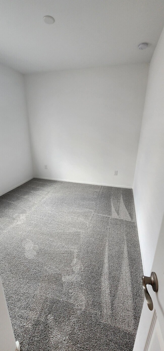 Building Photo - 7822 S Wolf Creek Dr