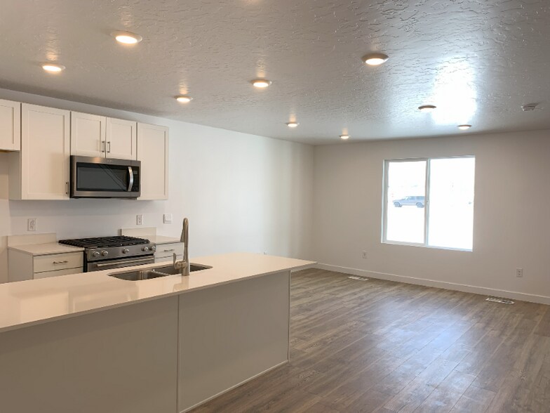Building Photo - 1359 Oakdale Dr