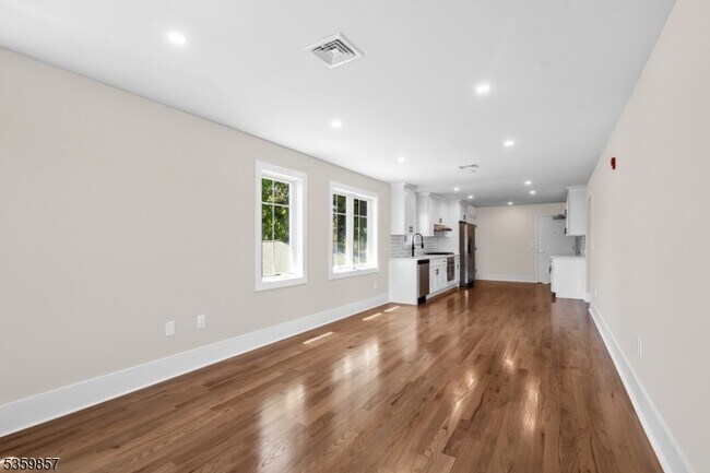 Building Photo - 162 Closter Dock Rd