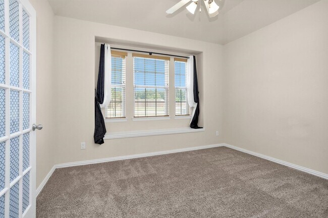 Building Photo - 223 Shoreview Dr