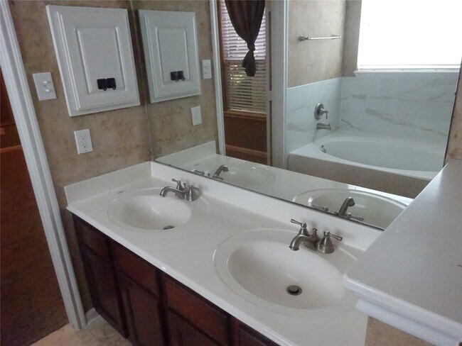 Building Photo - 14007 Breezy Cypress Creek Trail