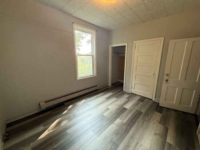 Building Photo - 1204 Kenwood Ave