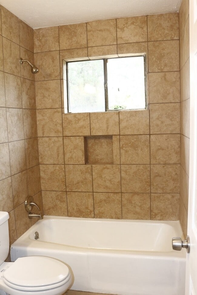 Building Photo - 1600 Mazor Dr