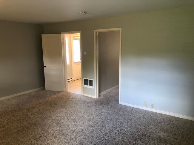 Building Photo - One Bedroom Cottage in the Heart of Salem