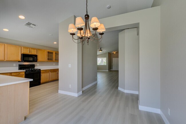 Building Photo - This  one-story home is located in the hea...