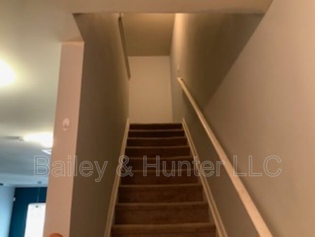 Building Photo - 473 Mulberry Row