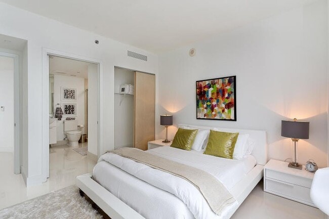 Building Photo - Icon Brickell Unit 4010