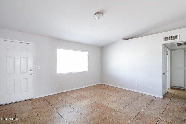Building Photo - 10915 W Glenrosa Ave