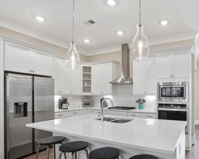 Building Photo - 2548 Josiah St