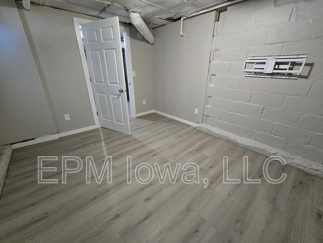 Building Photo - 518 Kern St