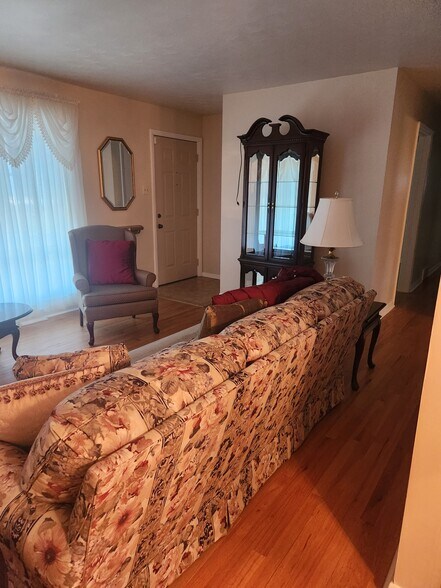 Building Photo - 518 E Walton Ave