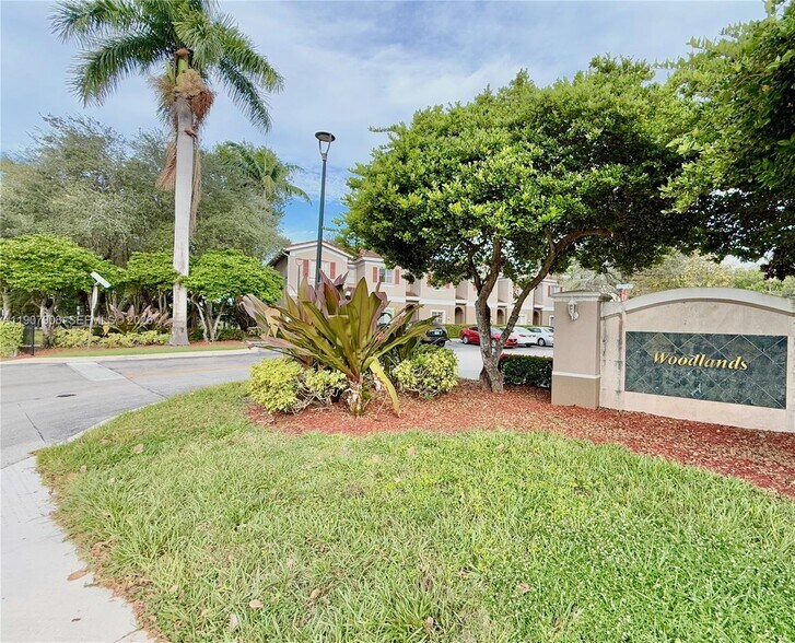 Building Photo - 4412 Woodland Cir