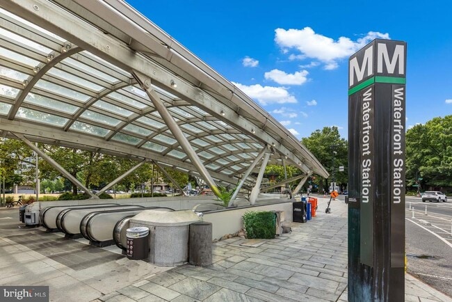 Building Photo - 1101 3rd St SW