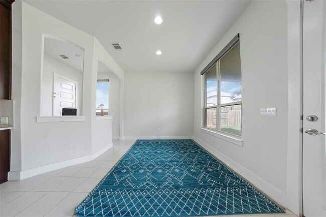 Building Photo - 9113 Finley Mae Way