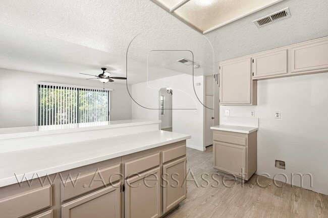 Building Photo - 15630 Half Moon Dr