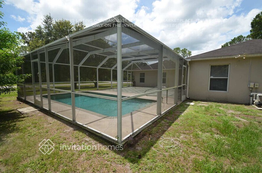 Building Photo - 3002 Alesio Ave