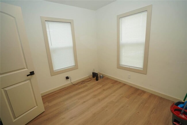 Building Photo - 535 14th Ave S