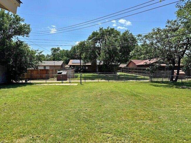 Building Photo - 5012 Lakefront Dr