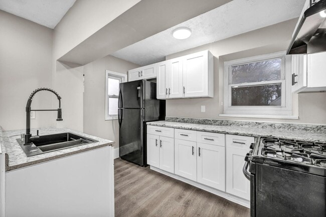 Building Photo - 10920 Granger Rd