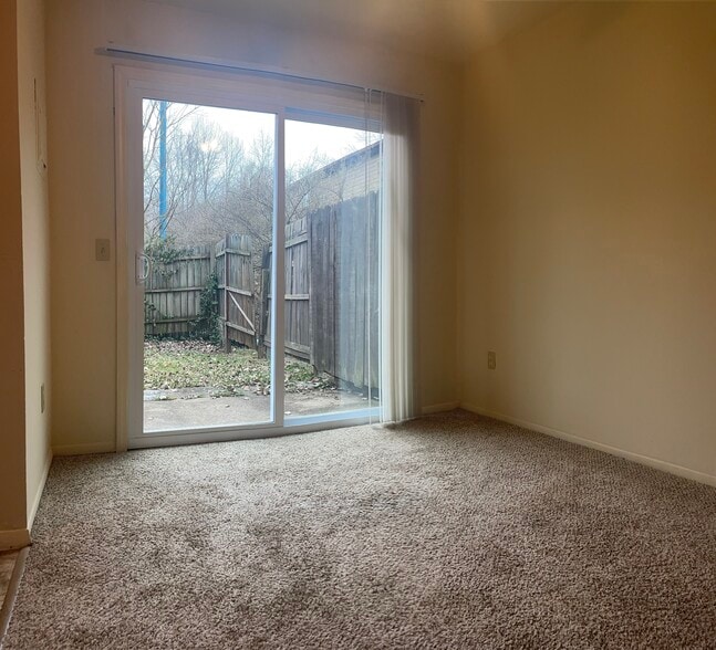 Building Photo - 102 E Main St