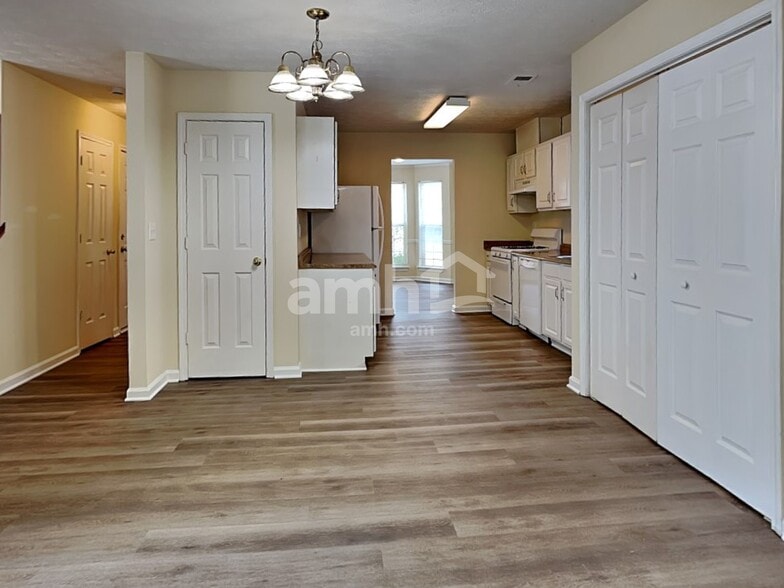 Building Photo - 3548 Grovecrest Way
