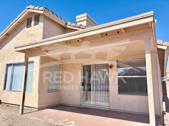 Building Photo - 437 W San Angelo St