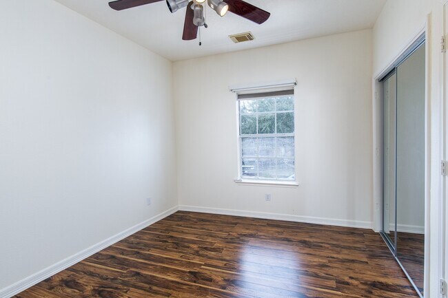 Building Photo - 6218 Summerville Ln