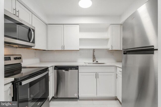 Building Photo - 422 S 15th St