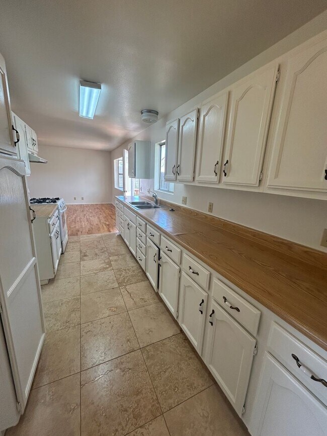 Building Photo - FOR RENT 1+1 Midtown Ventura DUPLEX