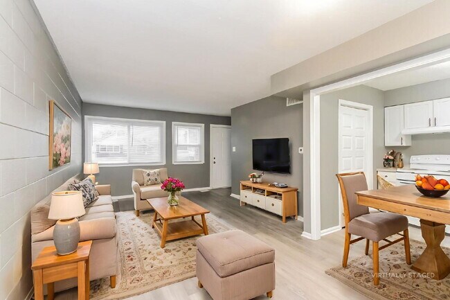 Building Photo - Charming 2 Bed, 1 Bath Apartment in Indianapolis - Don't Miss Out!