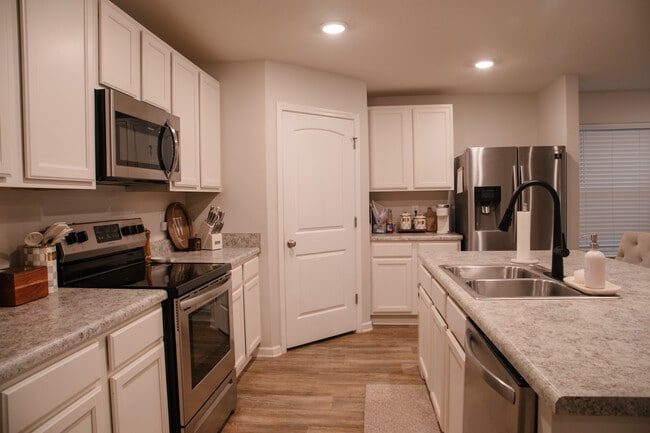 Building Photo - 5806 Paddock Way