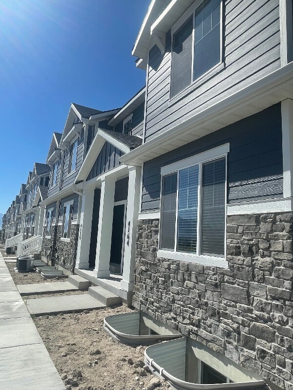 Building Photo - 4138 Hillscape Cir