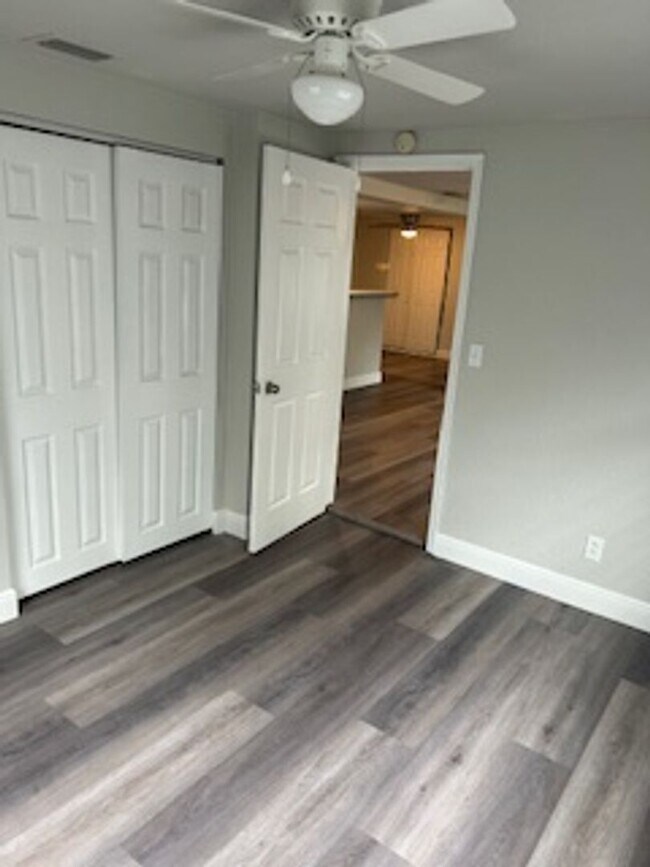 Building Photo - 3 bdrm/2 bath home available immediately!