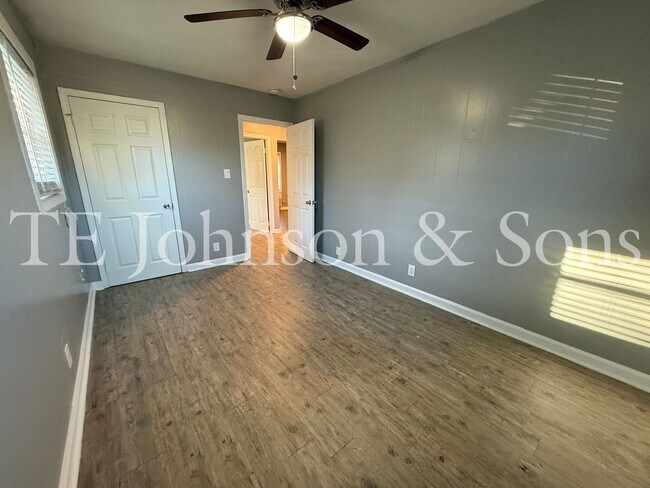 Building Photo - Sterling Pointe Apartments – Updated 2 Bedroom Living in West End Winston-Salem