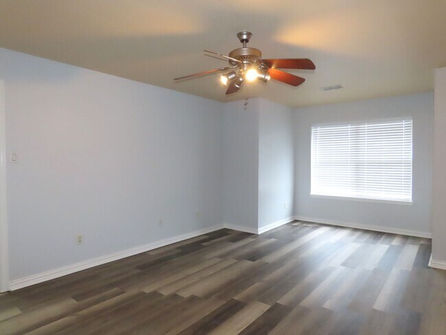 Building Photo - Coming Soon!! South Tyler, Stunning 4 Bedroom. 3.5 Downstairs Master Suite!!