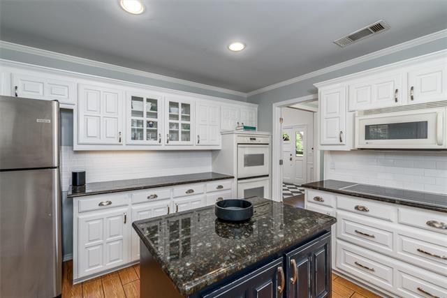 Building Photo - 3209 Gary Dr